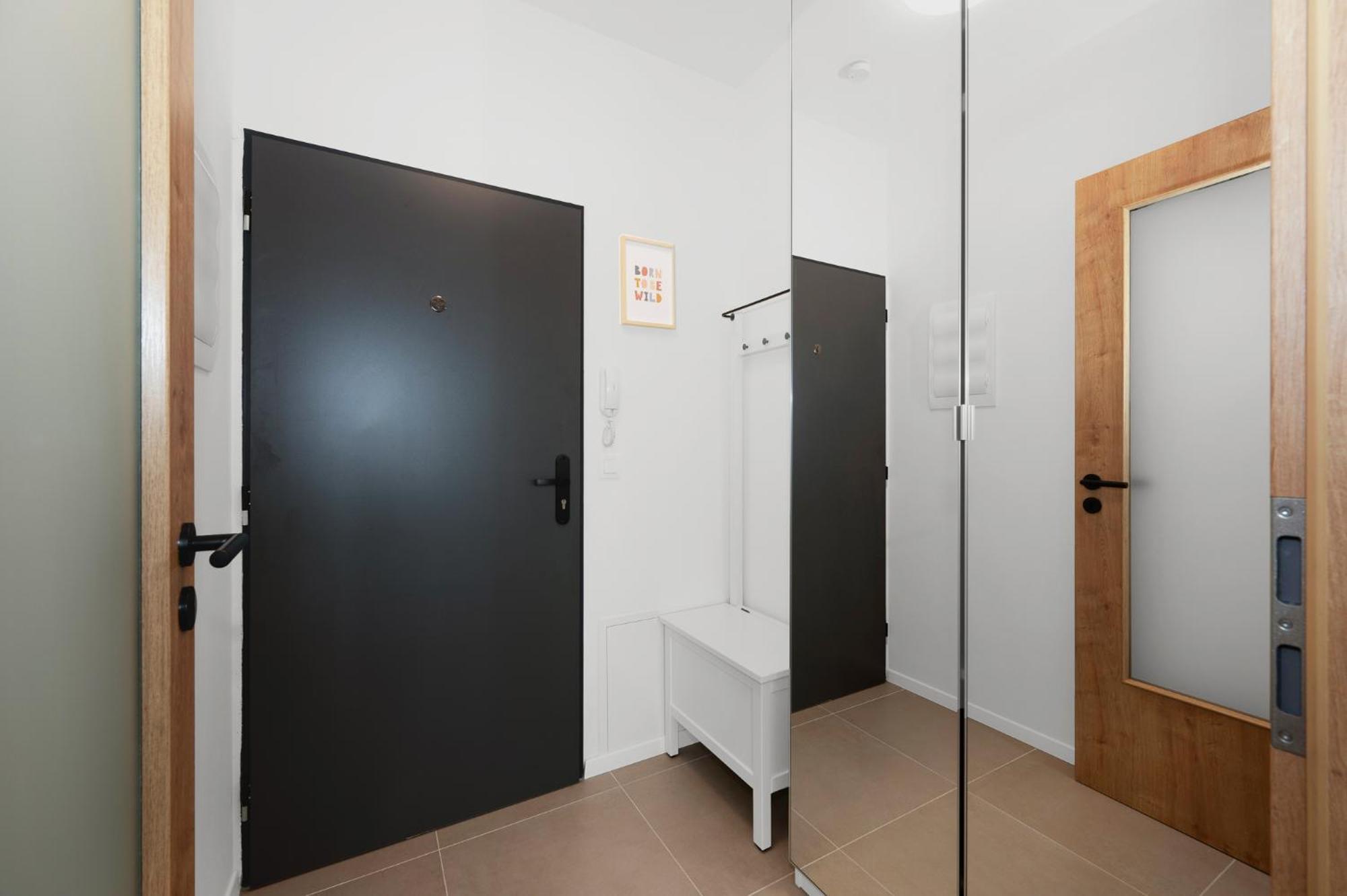 Fully Equipped Apartments With Terraces, Free Garage Parking, Netflix & Ac - By Apartmany Slapanice Cz Exterior photo