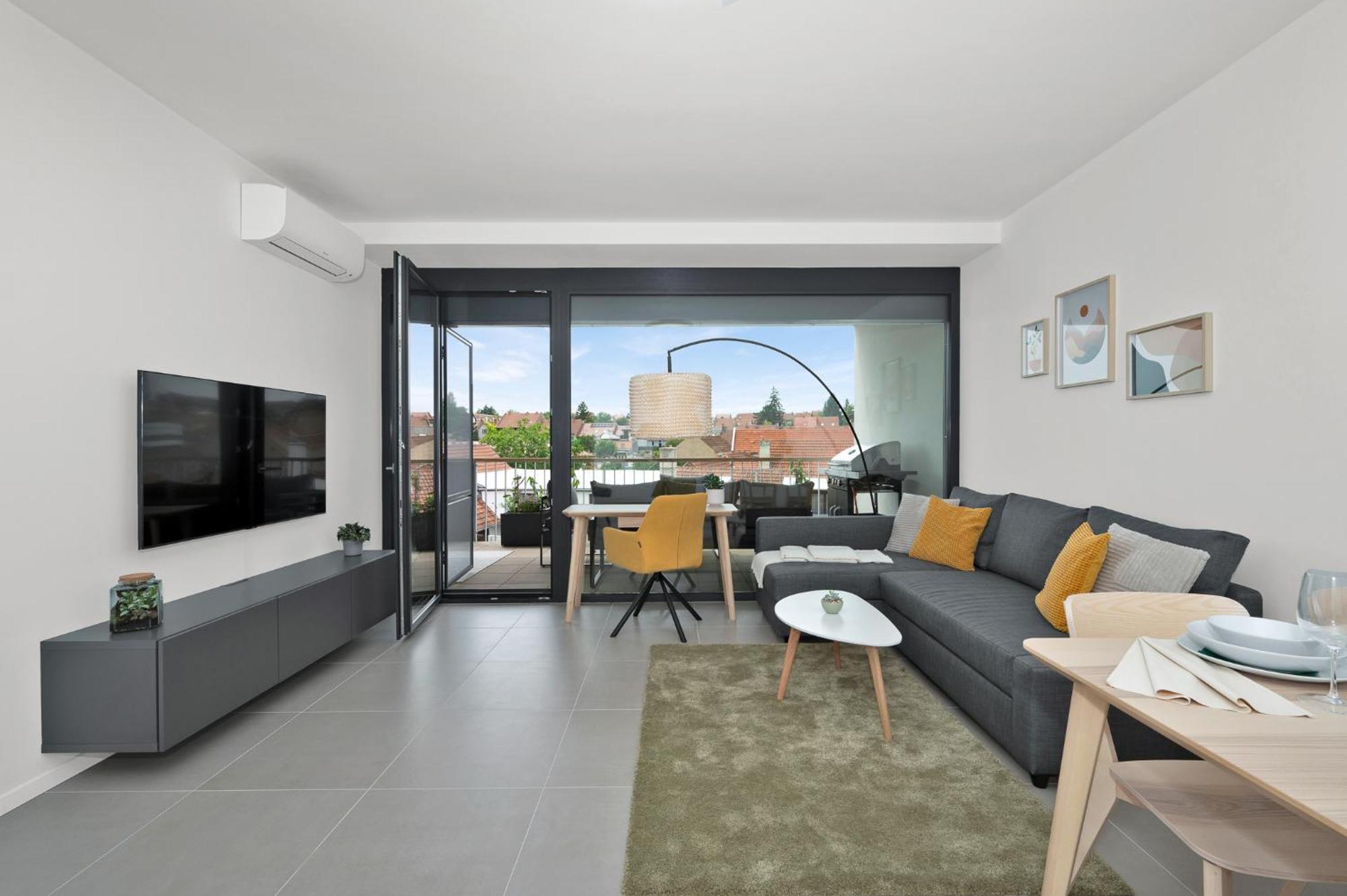 Fully Equipped Apartments With Terraces, Free Garage Parking, Netflix & Ac - By Apartmany Slapanice Cz Exterior photo