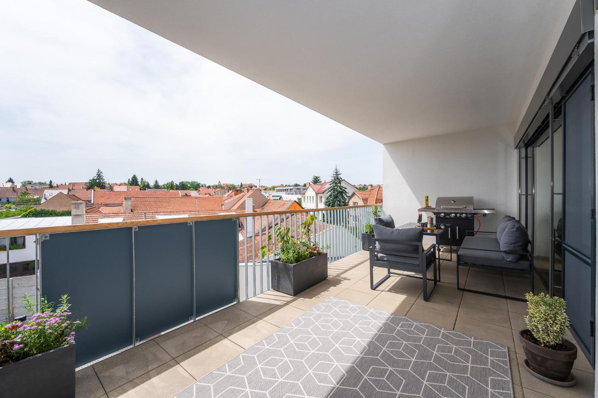 Fully Equipped Apartments With Terraces, Free Garage Parking, Netflix & Ac - By Apartmany Slapanice Cz Exterior photo