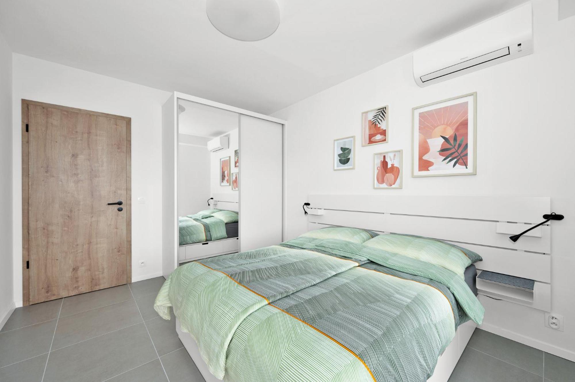 Fully Equipped Apartments With Terraces, Free Garage Parking, Netflix & Ac - By Apartmany Slapanice Cz Exterior photo
