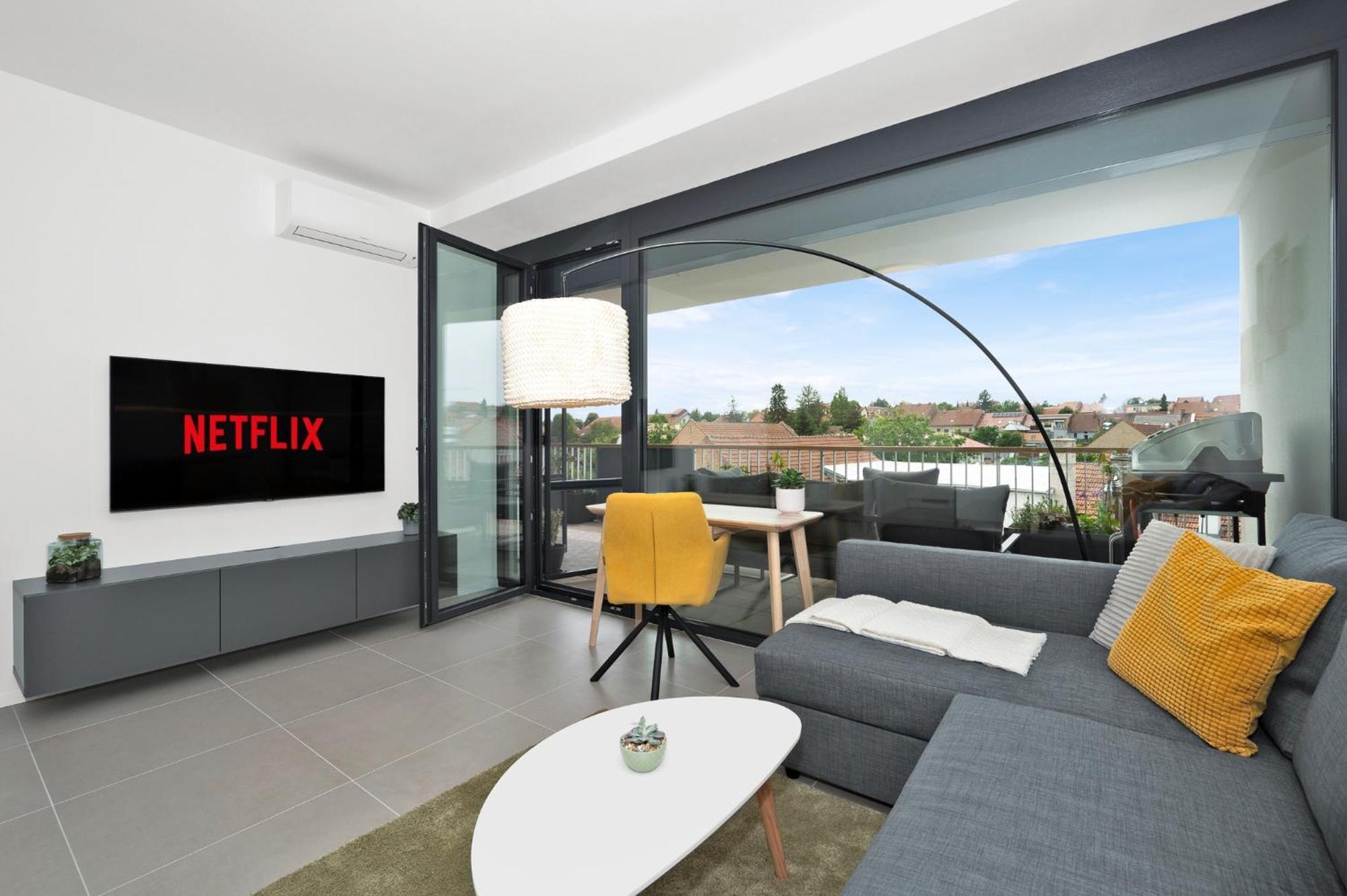 Fully Equipped Apartments With Terraces, Free Garage Parking, Netflix & Ac - By Apartmany Slapanice Cz Exterior photo