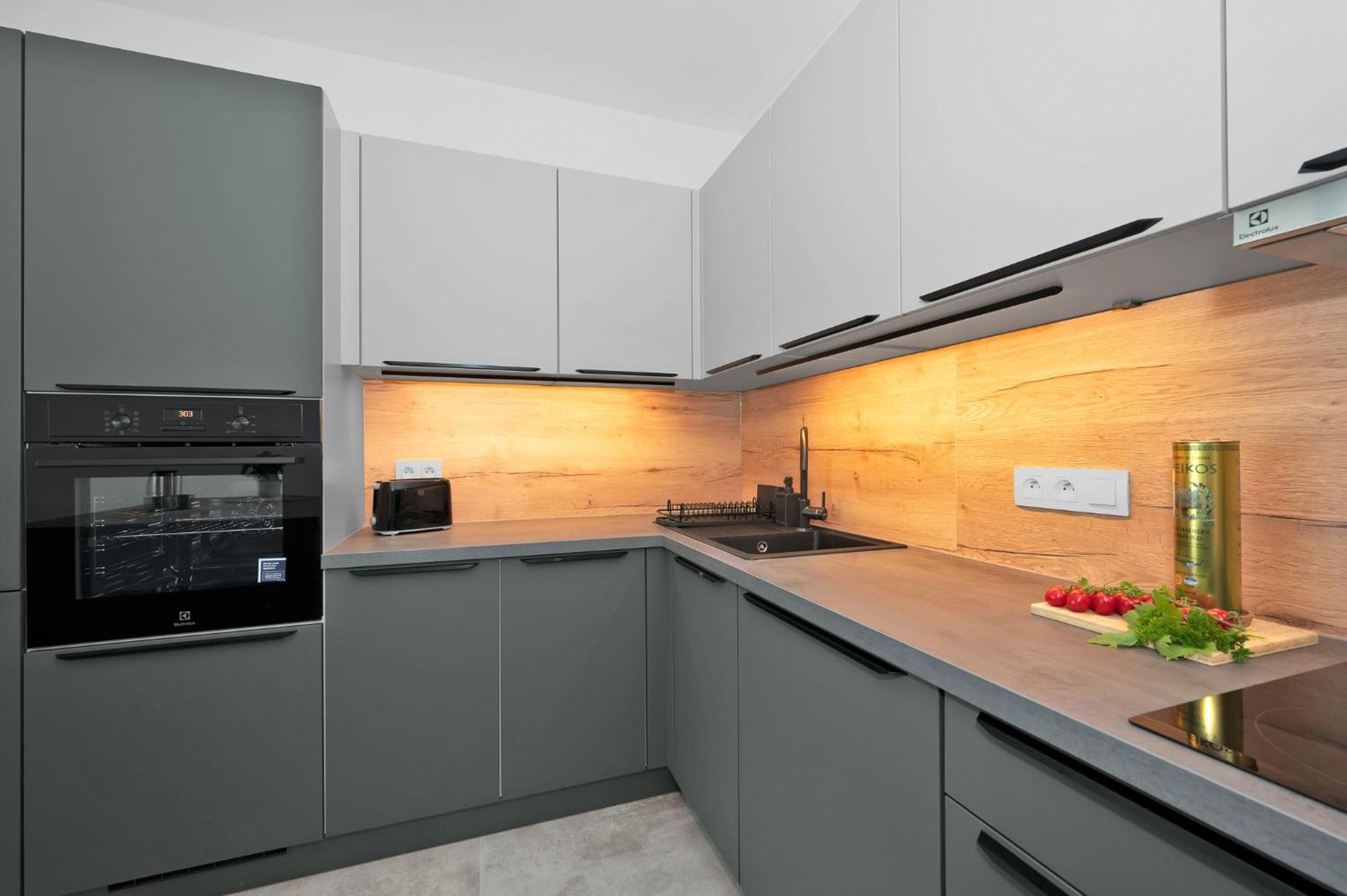 Fully Equipped Apartments With Terraces, Free Garage Parking, Netflix & Ac - By Apartmany Slapanice Cz Exterior photo