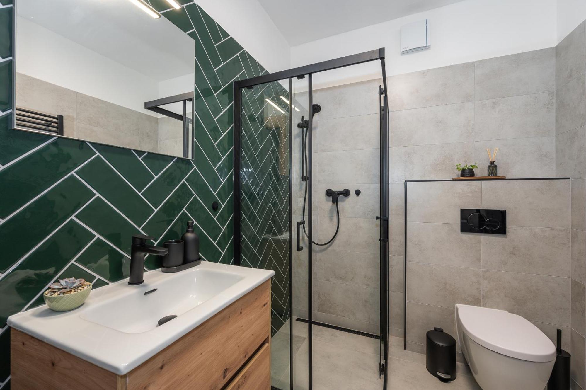 Fully Equipped Apartments With Terraces, Free Garage Parking, Netflix & Ac - By Apartmany Slapanice Cz Exterior photo