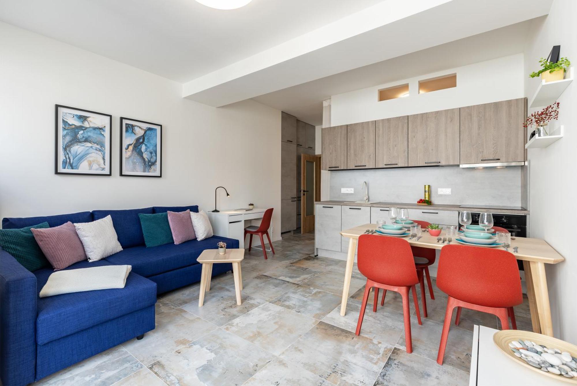 Fully Equipped Apartments With Terraces, Free Garage Parking, Netflix & Ac - By Apartmany Slapanice Cz Exterior photo