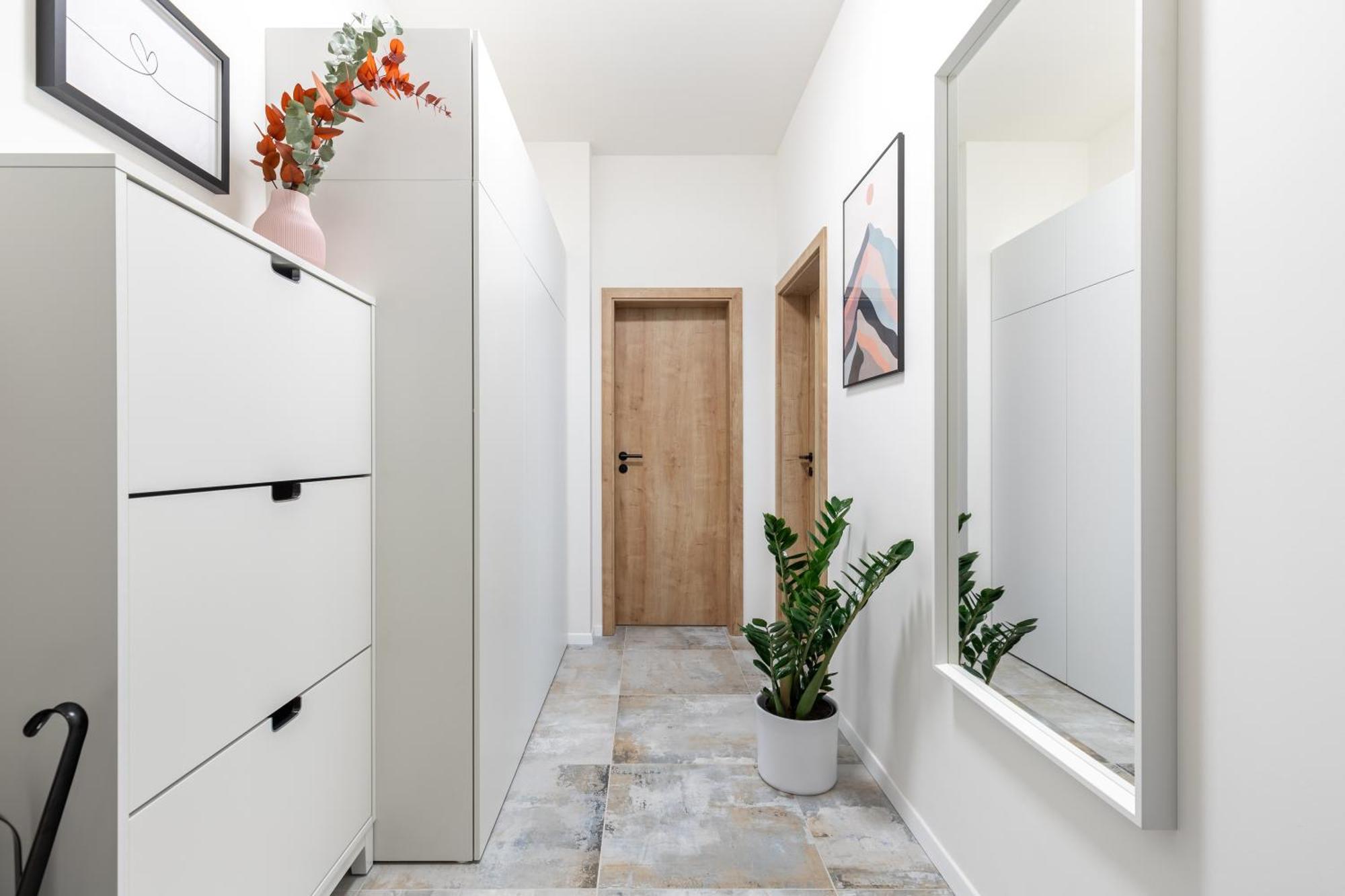Fully Equipped Apartments With Terraces, Free Garage Parking, Netflix & Ac - By Apartmany Slapanice Cz Exterior photo
