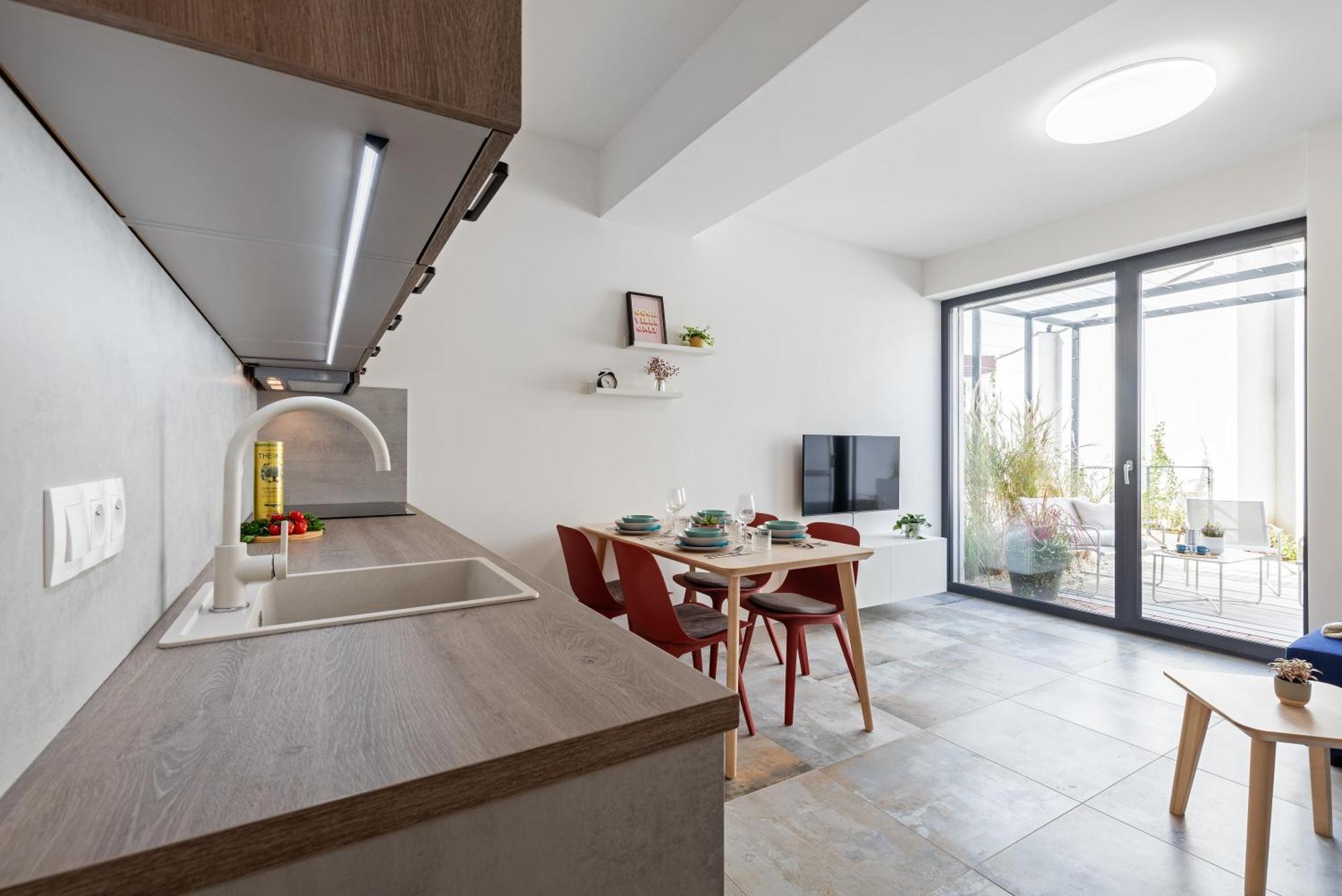 Fully Equipped Apartments With Terraces, Free Garage Parking, Netflix & Ac - By Apartmany Slapanice Cz Exterior photo