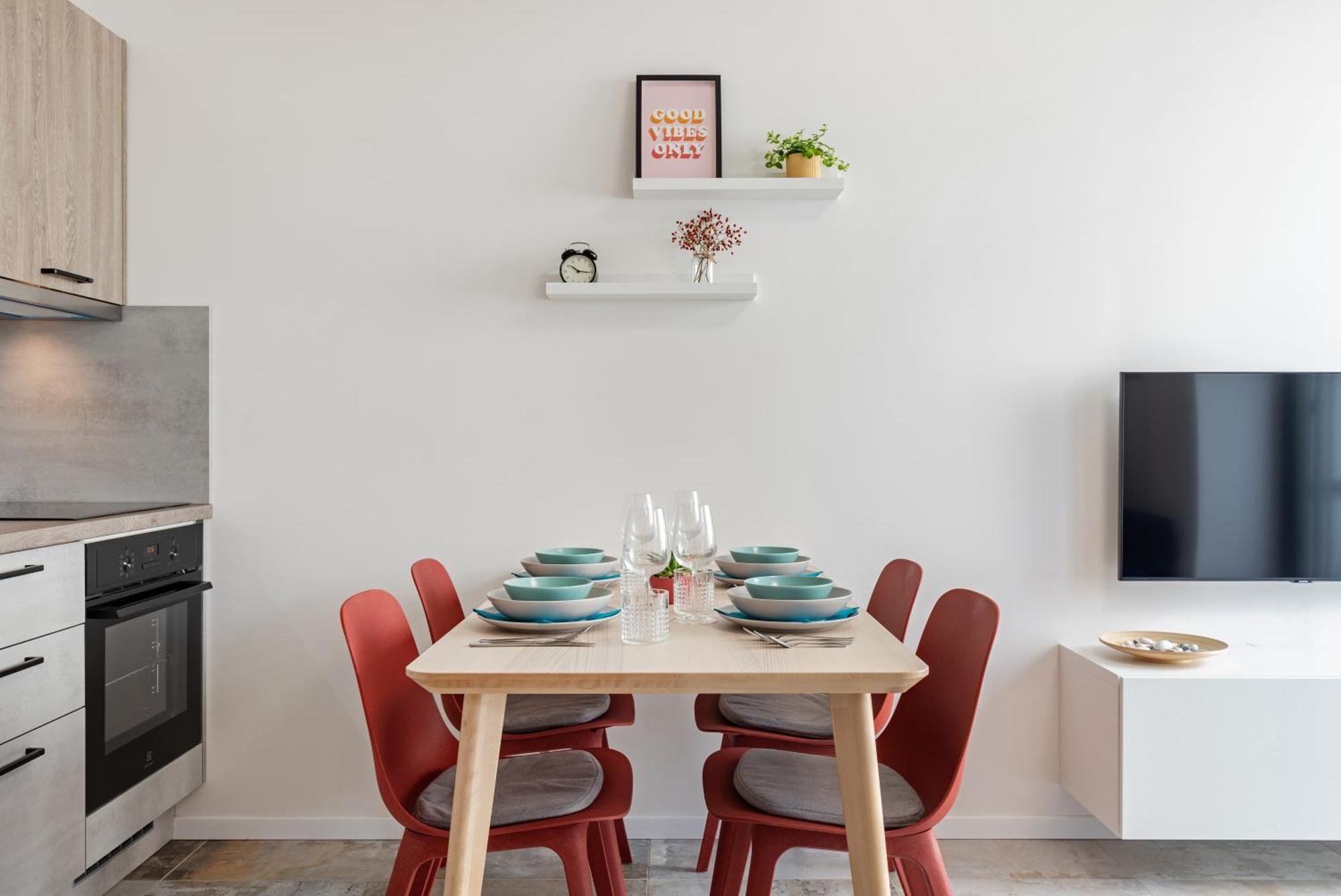 Fully Equipped Apartments With Terraces, Free Garage Parking, Netflix & Ac - By Apartmany Slapanice Cz Exterior photo